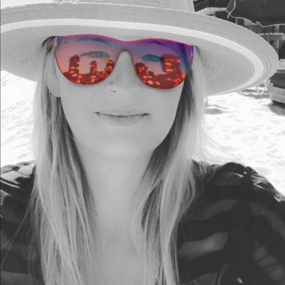 Meet your Posher, Brandy - Picture 2 of 2